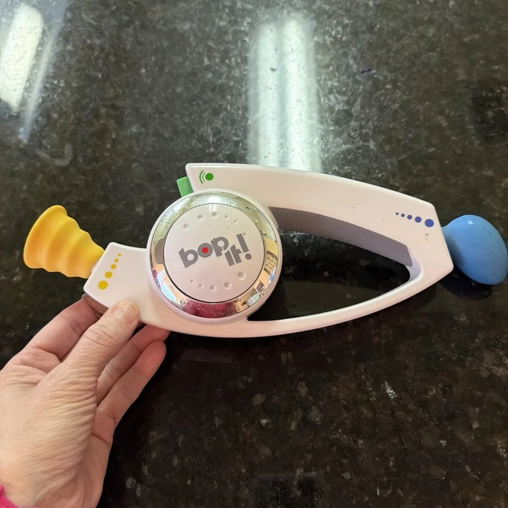 2008 Hasbro Original BOP IT White Electronic Game Twist Pull Tested WORKS